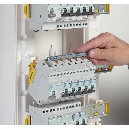 LEGRAND - Coffret Drivia 13 modules 3 rangées saillie IP30 IK05 - Blanc RAL9003 - Réf. fab.: 401213