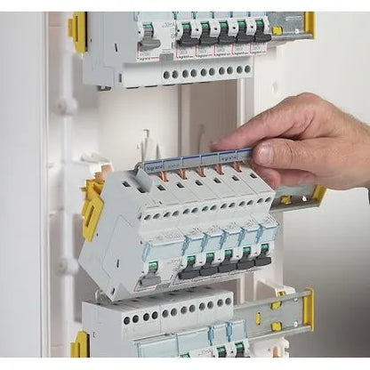 LEGRAND - Coffret Drivia 13 modules 3 rangées saillie IP30 IK05 - Blanc RAL9003 - Réf. fab.: 401213